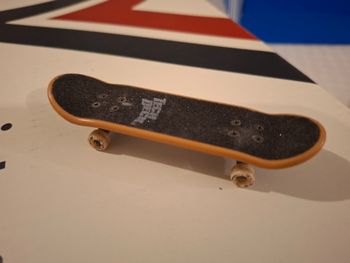 Mini skateboard pour doigts (fingerboard)