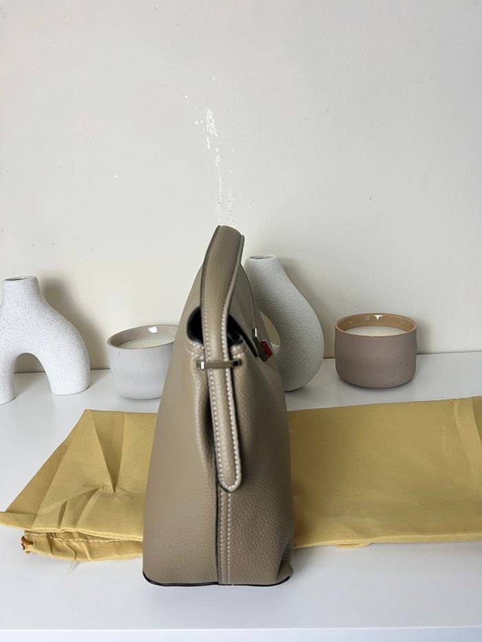 👜 Sac Totême T-Lock – Grand Modèle en Cuir Beige (Excellent État) - photo numéro 7