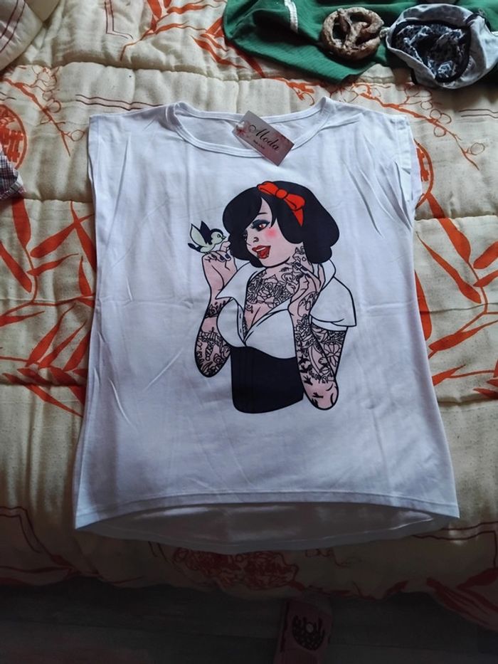 Tee-shirt blanche neige tatouée