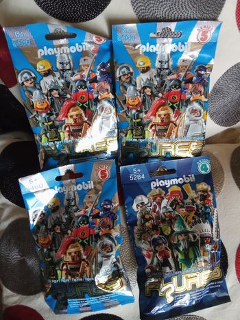 Lot 4 pochettes surprises neuf neuves non ouvertes Playmobil celles en photos