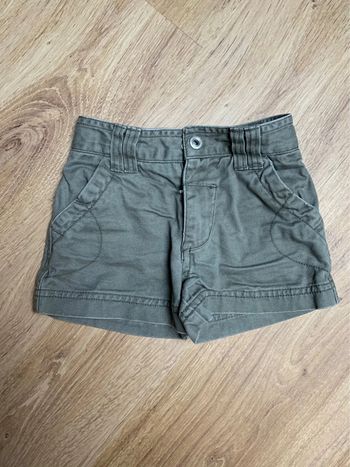 Short kaki 2 ans