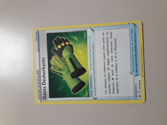 Gants Désherbants carte Pokémon neuve