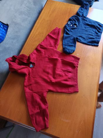 2  pulls bébé
