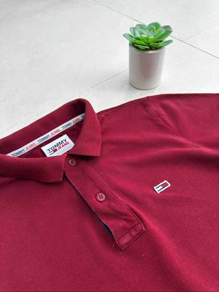 Polo Tommy Jeans rouge classique 👕
