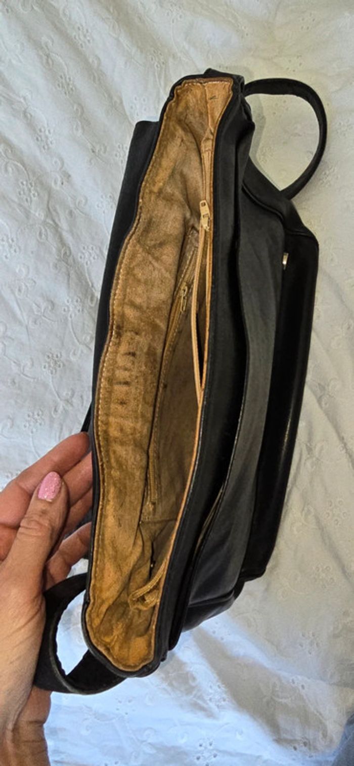 Sac besace en cuir vintage (besoins d un Soins - photo numéro 17