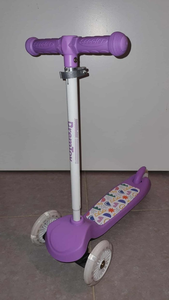 Trottinette Neuf LED 3-8 ans - photo numéro 3