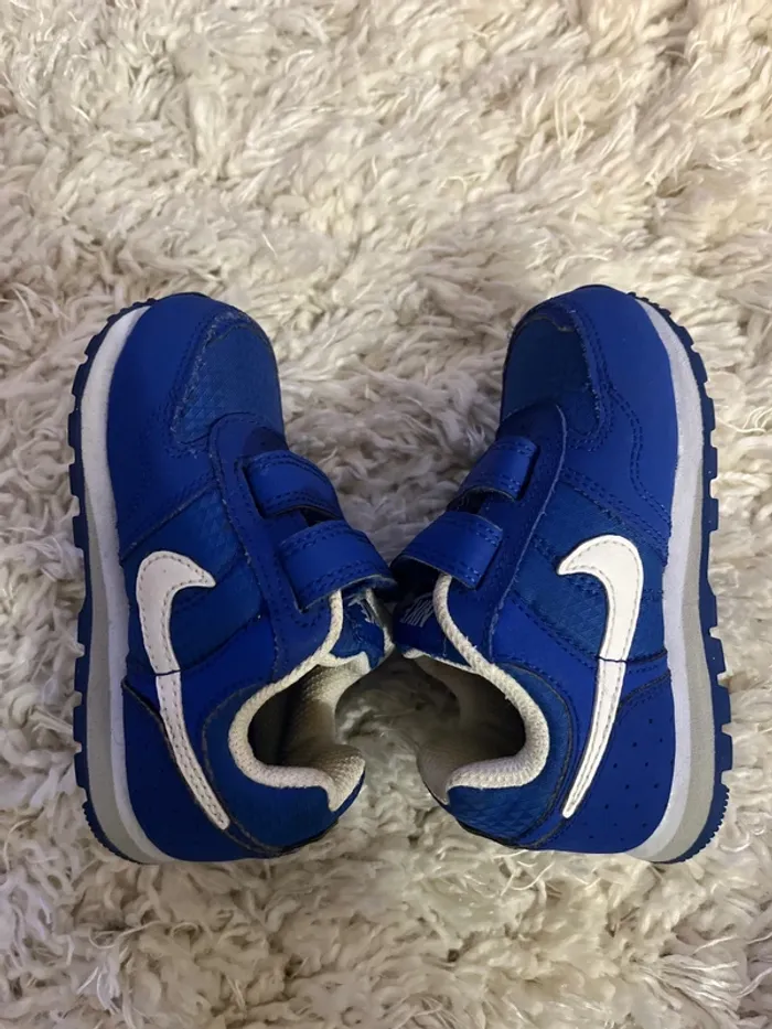 Basket Nike pointure 22 - photo numéro 2