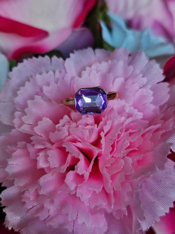 Bague avec pierre topaz violette