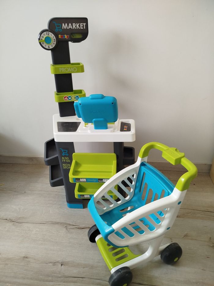 Marchande Smoby avec son caddie.