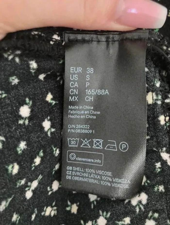 Robe mi longue noire fleurie - photo numéro 10