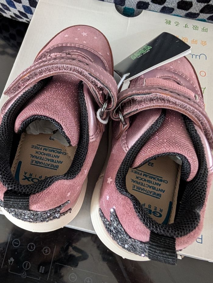 Baskets fille en cuir et autre cuir. Taille 22. Neuf. Geox - photo numéro 3