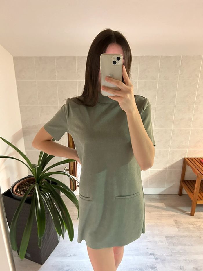 Robe manches courtes col montant douce verte Zara