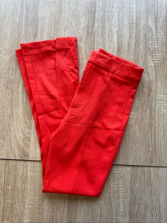 Pantalon cintré et bas ouvert rouge bershka taille 32 XXS