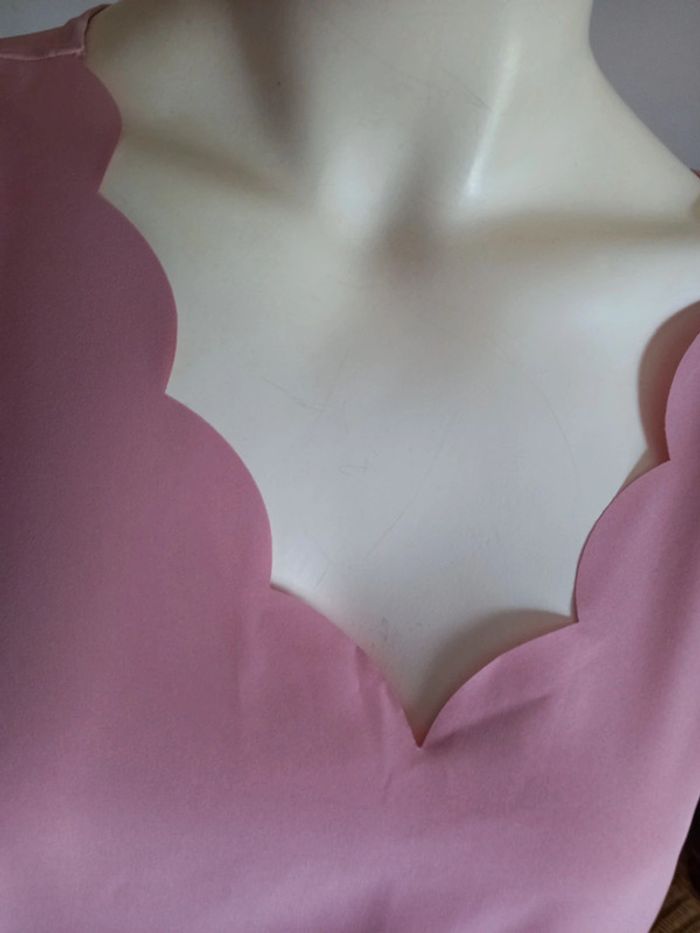 Jolie robe ,avant bras dénudées taille 44 - photo numéro 3