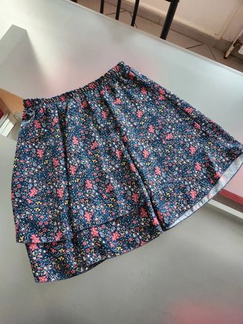 Très ravissante Jupe Fleurie de marque Actuelle et de taille 38