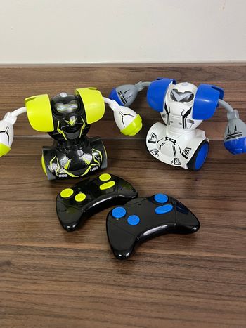 2 robots combat boxeur télécommandés