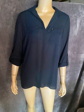 Chemise courte devant et longues derrière bleue marine atmosphère taille 36