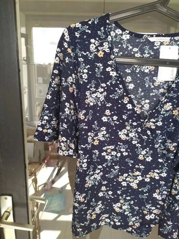 Blouse fleurie marine coupe cache coeur Taille S Camaïeu Neuf avec étiquette