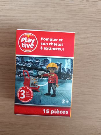 Figurine pompier et son chariot à extincteur playtive