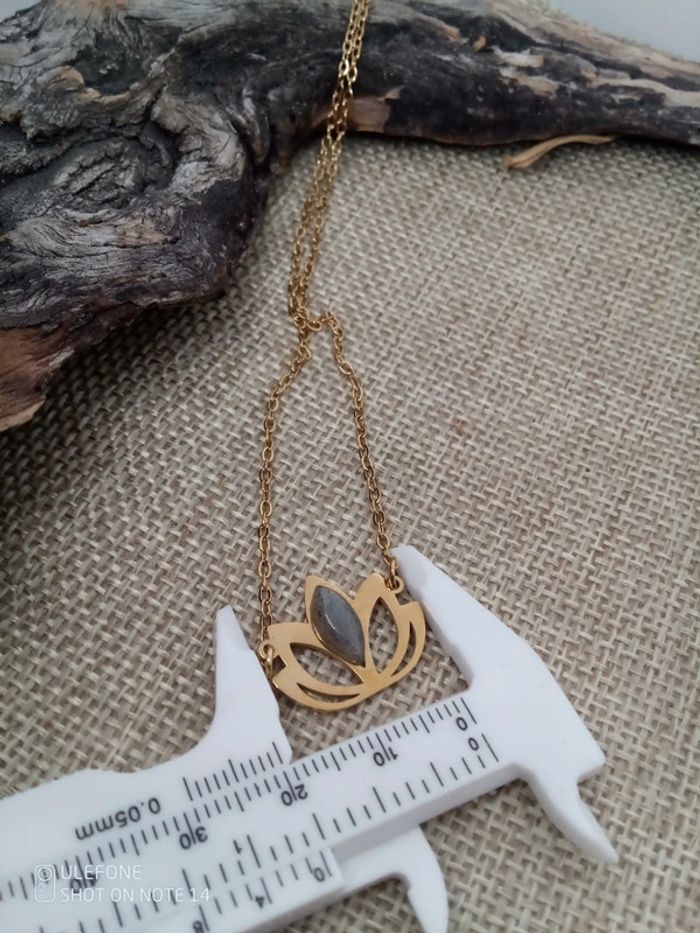 Collier lotus et pierre de labradorite - photo numéro 2