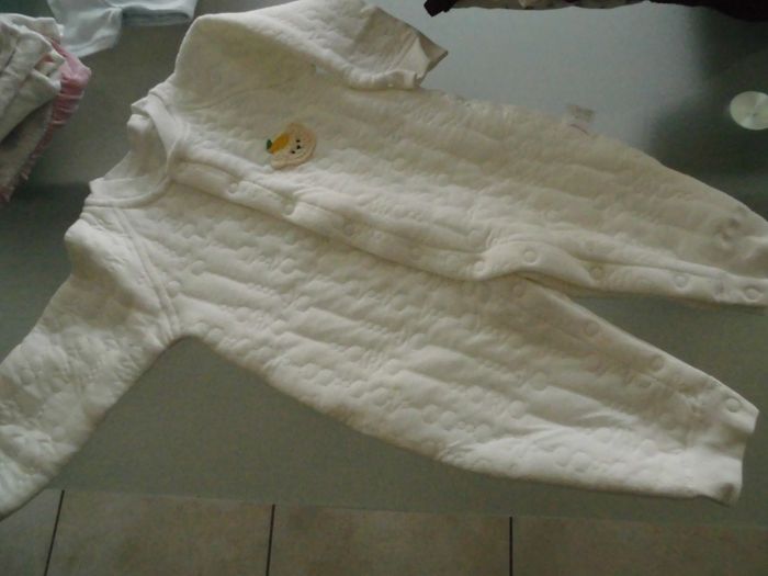 Lot de vêtement layette 0 à 3 mois - photo numéro 2