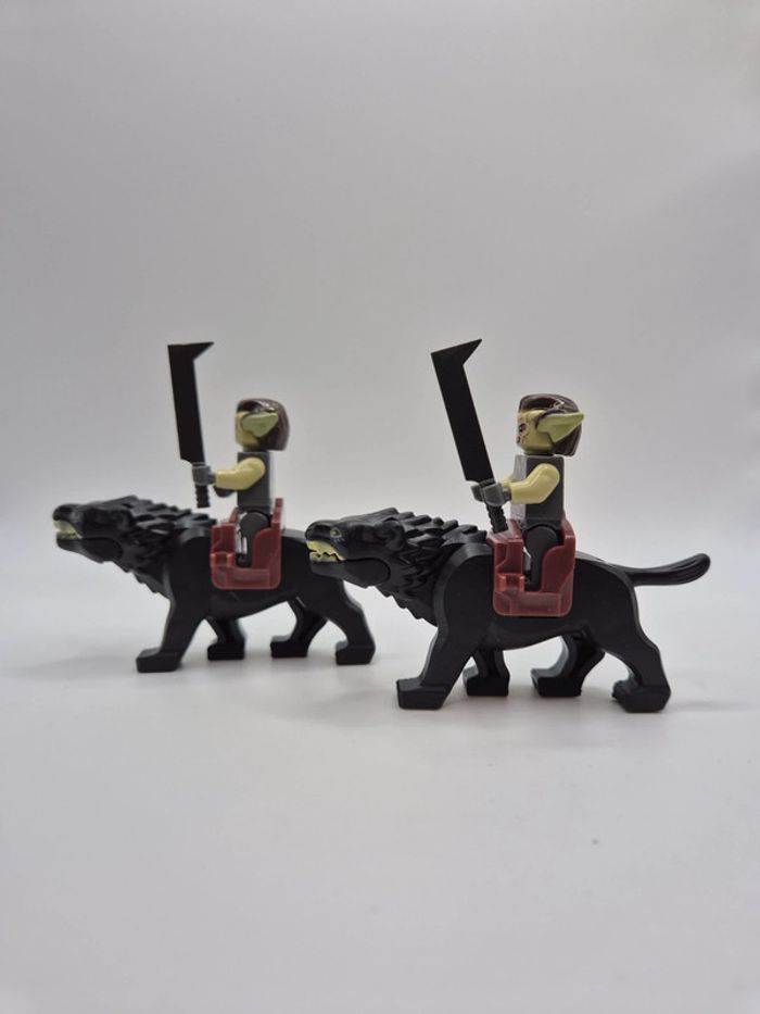 Figurines type lego 2 guerriers orcs sur wargs seigneur des anneaux - photo numéro 3