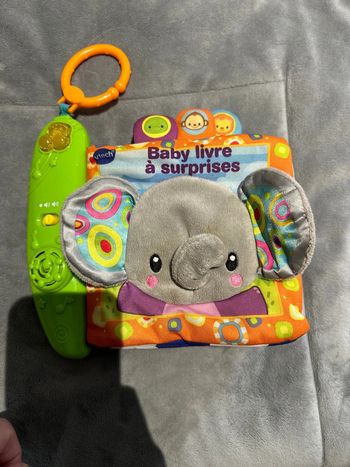 Livre tissu sonore Baby livre a surprise