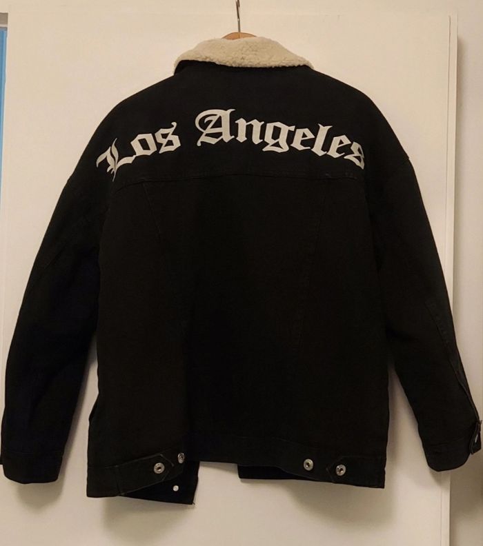 Veste Trucker Velours 90's
Consulter >
Sherpa -Noir
M/38 - photo numéro 2