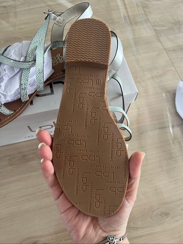 Sandales neuve les petites bombes taille 41 - photo numéro 4