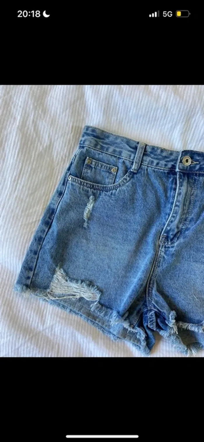 Short en jean troué - photo numéro 3
