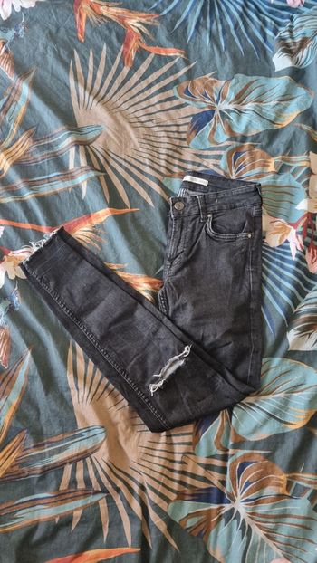 Jean noir troué T36/S