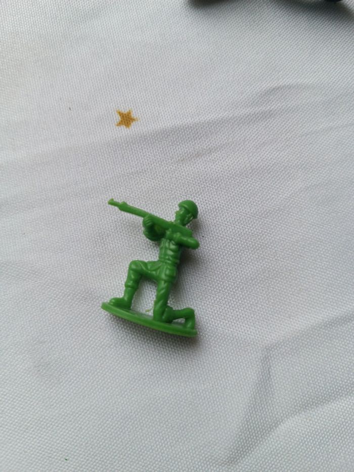 Petit soldat soldier chevalier knight 1995 lm Disney épée fusil argenté silver vert green gris grey - photo numéro 16