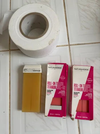 Lot de tubes de cire chaude + bande neufs