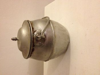 Ancien petit sceau gris argenté avec anse et couvercle pour décoration ou autre