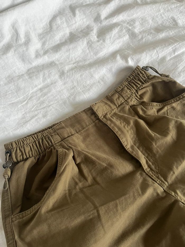 Pantalon parachute / cargo kaki foncé - photo numéro 3
