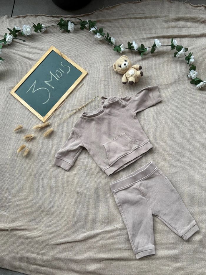 Ensemble kiabi beige taille 3 mois