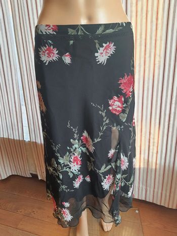 Jolie Jupe noir fleuries Support taille M