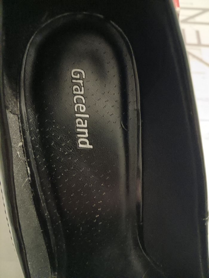 Vends escarpins  noires vernis  à plate-forme - photo numéro 4