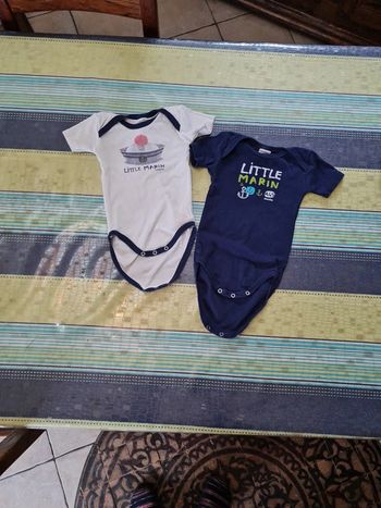 Lot 2 bodies Absorba 9 mois