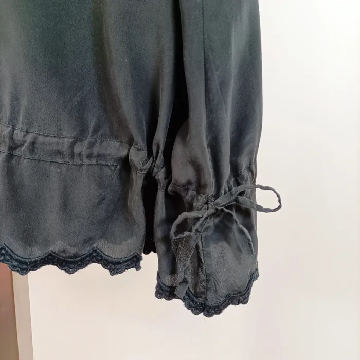 Tshirt noir en Soie - manches courtes, broderies et lien à la taille taille 36 A577 - photo numéro 6