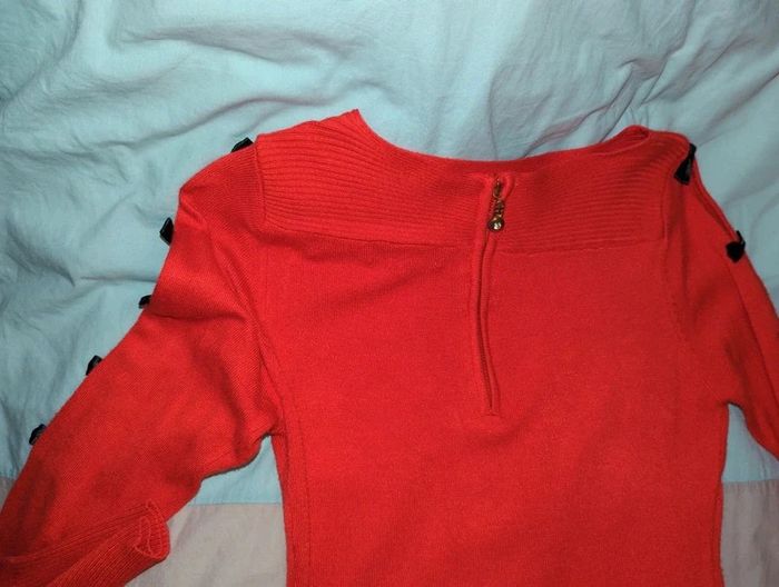 Robe rouge avec détails noeuds noires - photo numéro 8