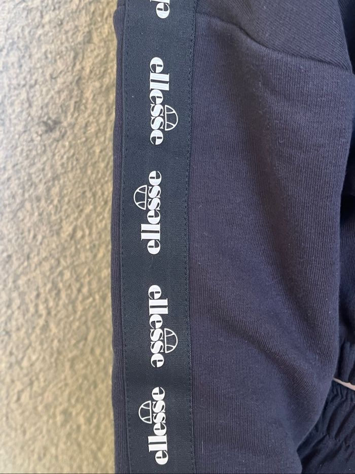 Sweat court noir Ellesse (T 42) - photo numéro 3