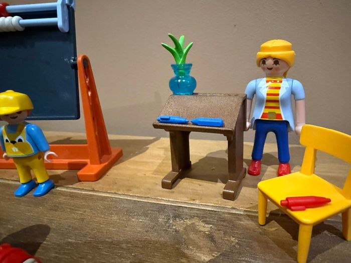 Lot playmobil personnages école - photo numéro 3