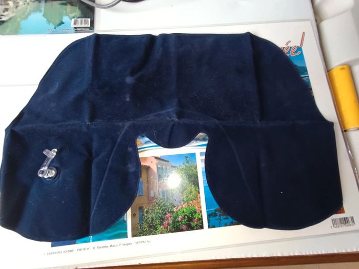 Coussin gonflable et masque de nuit - photo numéro 5