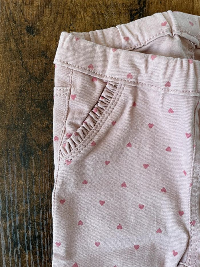 Lot de 2 jeans, un bleu et un rose avec coeurs - photo numéro 4