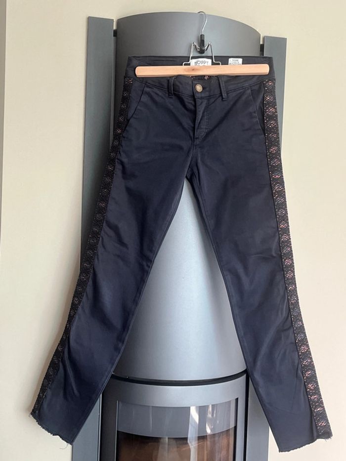 Joli pantalon HAPPY très peu porté