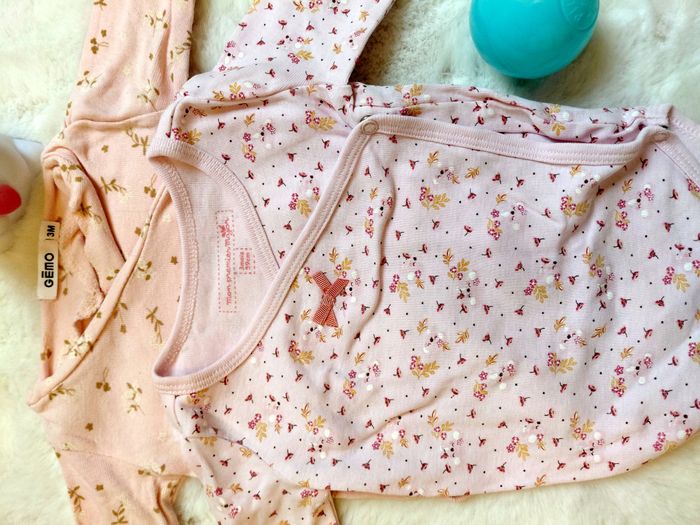 Lot de 2 bodies roses 3 mois - photo numéro 2