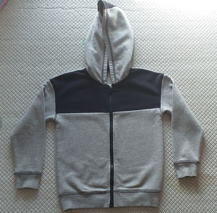 Sweat zippé à capuche