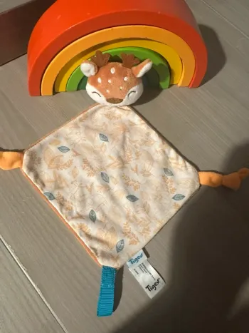 Doudou plat Renne biche tigex velours marron blanc et tissu fantaisie Lien attache tétine à scratch