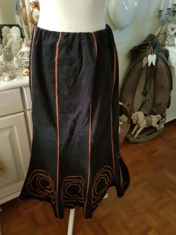 Jupe originale noire/orange velours fin Taille 40/42